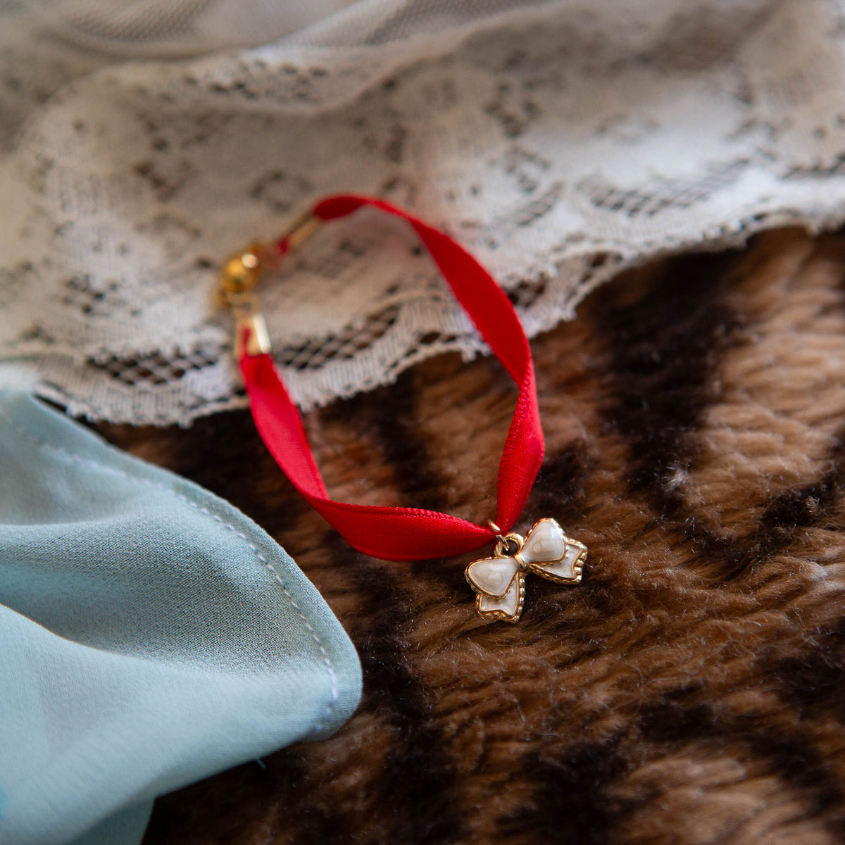 Red Bow Chocker