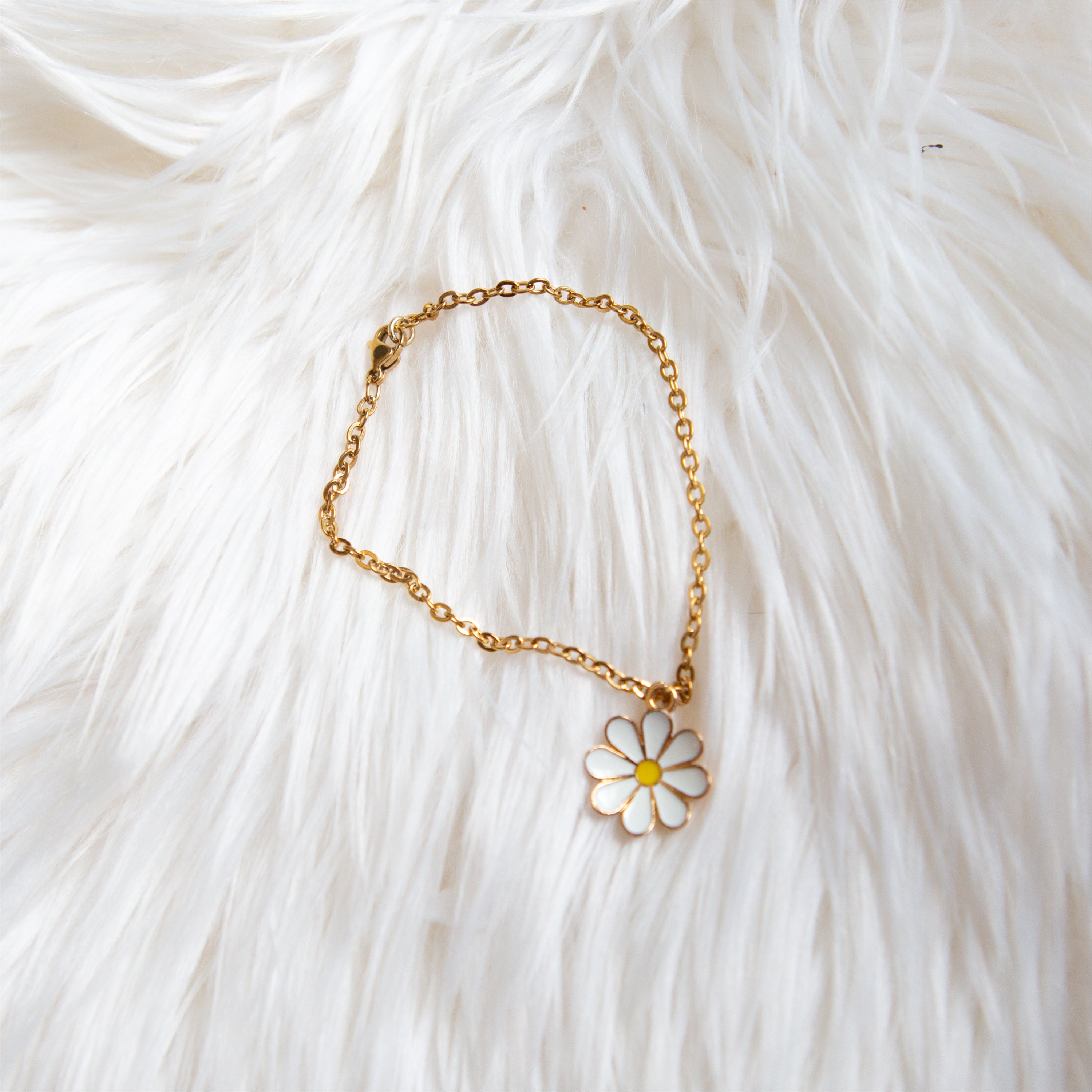 Daisy Charm Necklace